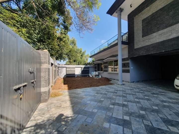 HOUSE AVAILABLE FOR SALE IN G9/1 ISLAMABAD